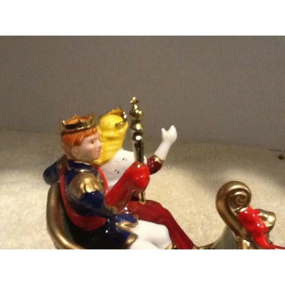Dept 56 Snow Village - Snow Carnival King & Queen - Picture 6 of 8